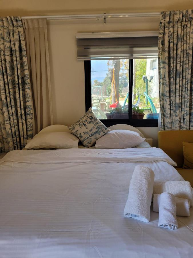 Nuriel Fruit & Guest House She'ar Yashuv Bagian luar foto