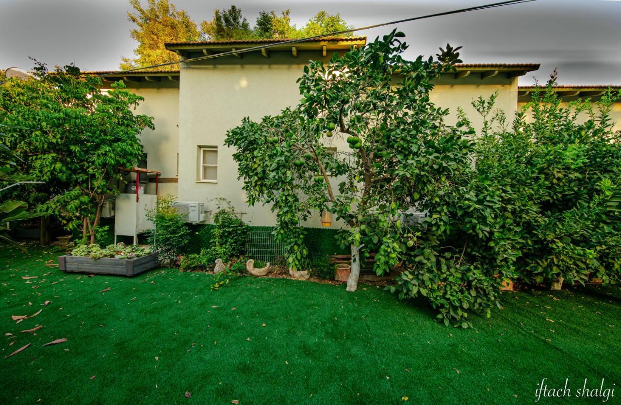 Nuriel Fruit & Guest House She'ar Yashuv Bagian luar foto