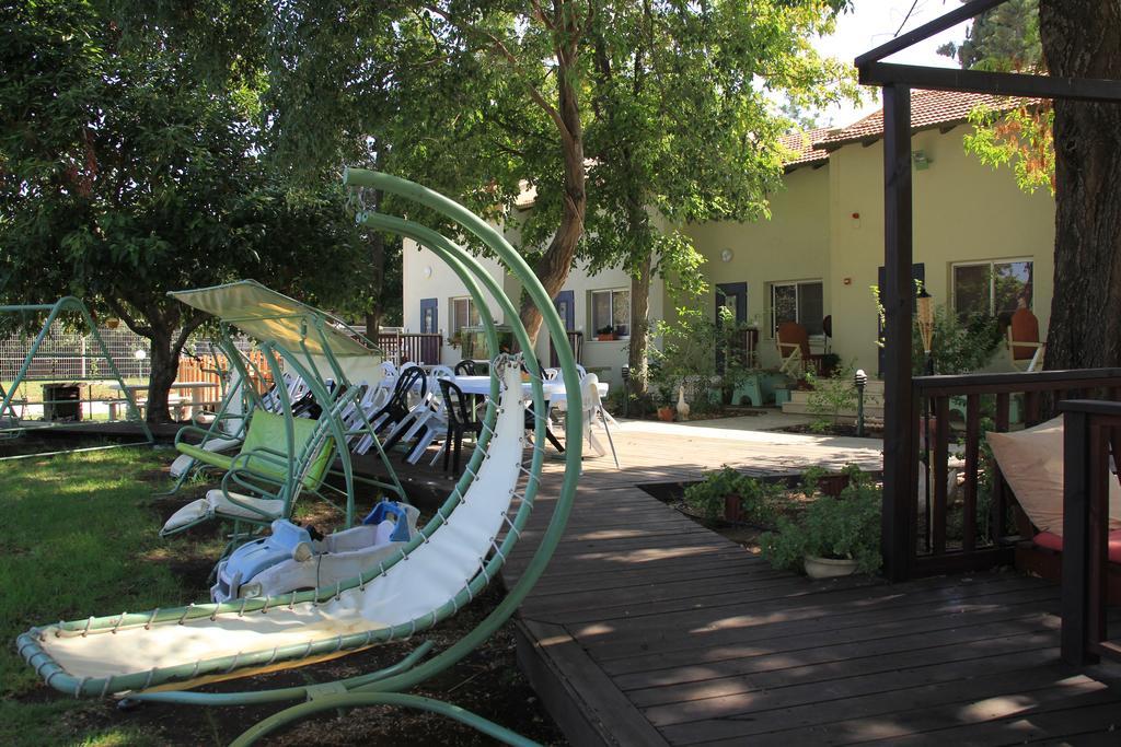 Nuriel Fruit & Guest House She'ar Yashuv Bagian luar foto